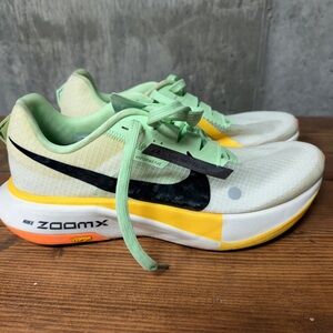 Nike ZoomX Ultrafly Men’s size 10 in White, Yellow, and Mint